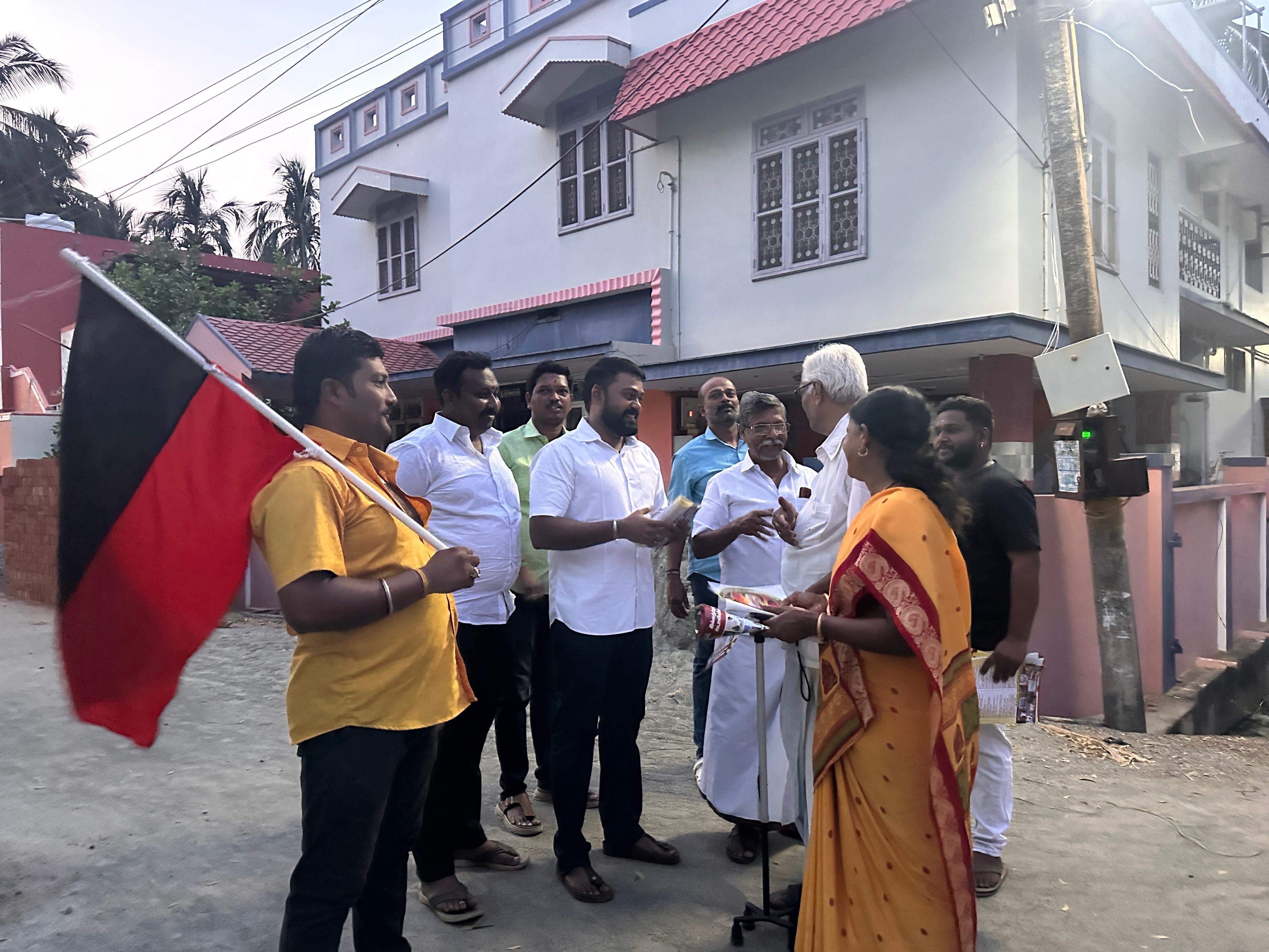 DMK supporters in Kadayanallur
